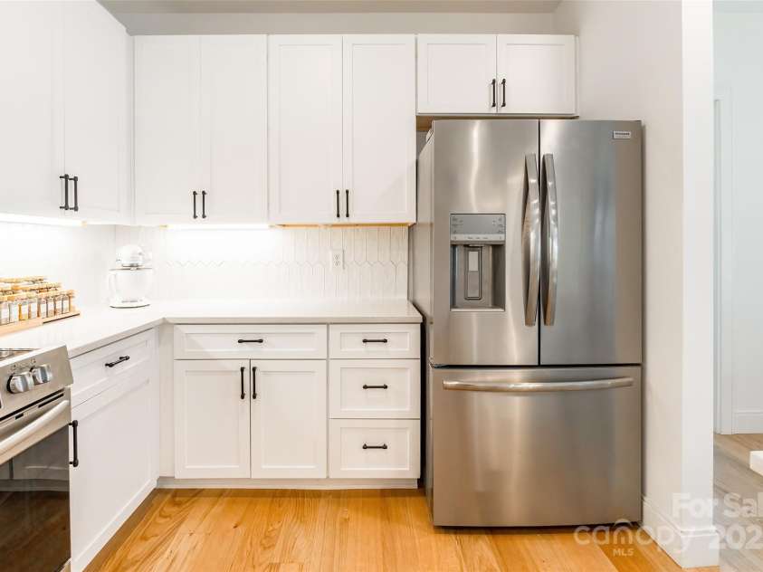 130 Rail Crossing Lane, Charlotte, NC 28209.  MLS# CAR4252780, YatesRealty ID 14911. 