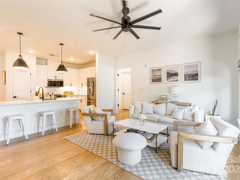 130 Rail Crossing Lane, Charlotte, NC 28209.  MLS# CAR4252780, YatesRealty ID 14911. 