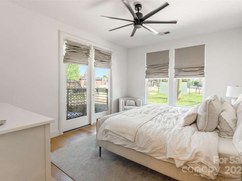 130 Rail Crossing Lane, Charlotte, NC 28209.  MLS# CAR4252780, YatesRealty ID 14911. 