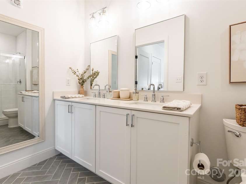 130 Rail Crossing Lane, Charlotte, NC 28209.  MLS# CAR4252780, YatesRealty ID 14911. 