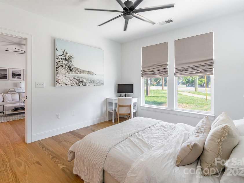 130 Rail Crossing Lane, Charlotte, NC 28209.  MLS# CAR4252780, YatesRealty ID 14911. 