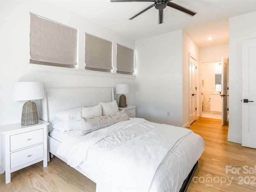 130 Rail Crossing Lane, Charlotte, NC 28209.  MLS# CAR4252780, YatesRealty ID 14911. 