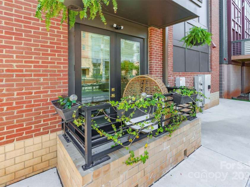 130 Rail Crossing Lane, Charlotte, NC 28209.  MLS# CAR4252780, YatesRealty ID 14911. 