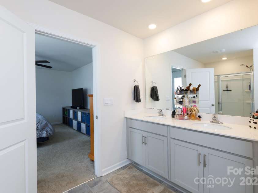 316 Gaines Road, Clover, SC 29710.  MLS# CAR4254643, YatesRealty ID 14912. Double vanities