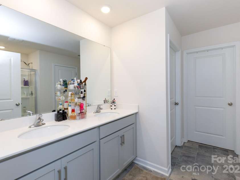 316 Gaines Road, Clover, SC 29710.  MLS# CAR4254643, YatesRealty ID 14912. Primary Bath