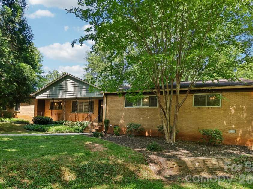 5351 Murrayhill Road, Charlotte, NC 28210.  MLS# CAR4371959, YatesRealty ID 14912. 