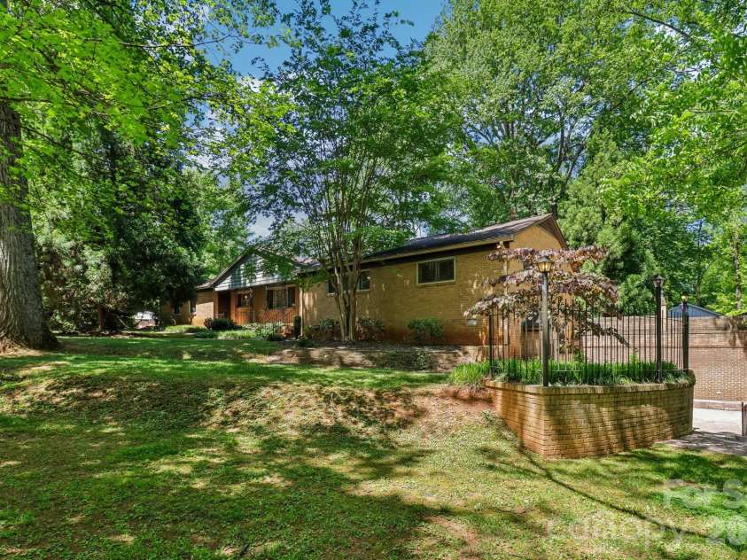 5351 Murrayhill Road, Charlotte, NC 28210.  MLS# CAR4371959, YatesRealty ID 14912. 