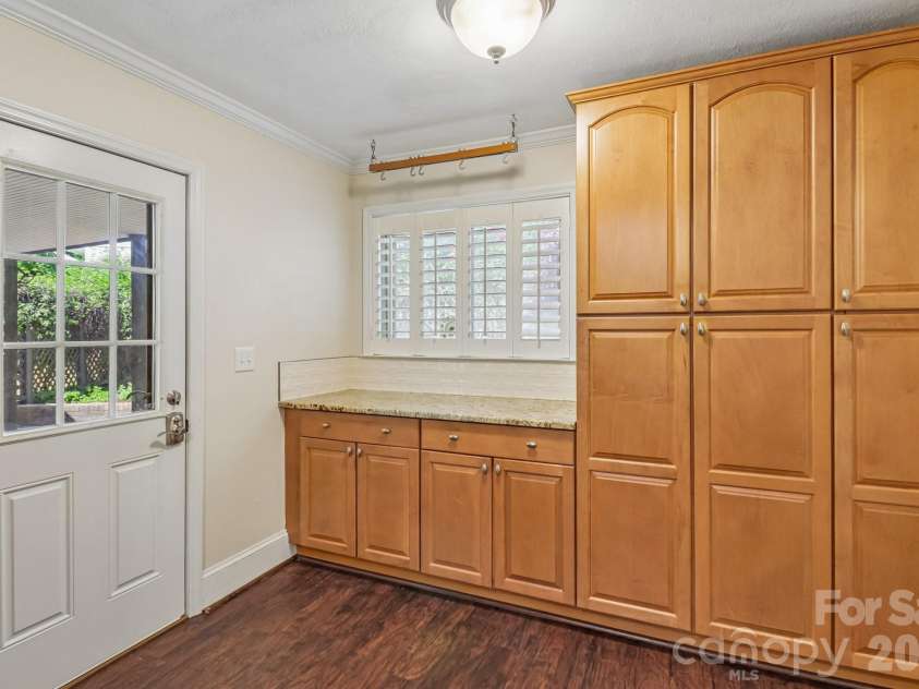 5351 Murrayhill Road, Charlotte, NC 28210.  MLS# CAR4371959, YatesRealty ID 14912. 