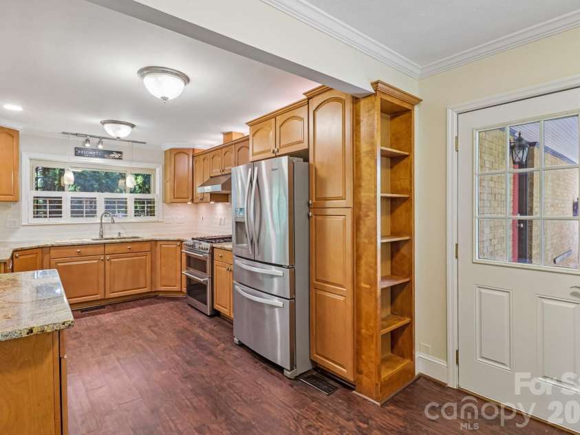 5351 Murrayhill Road, Charlotte, NC 28210.  MLS# CAR4371959, YatesRealty ID 14912. 