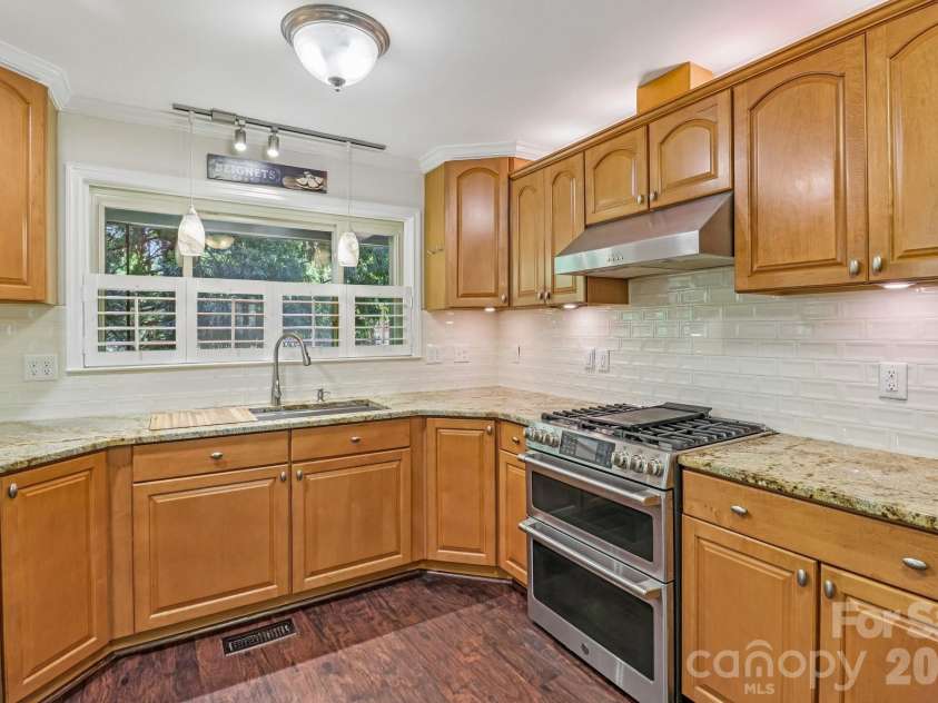 5351 Murrayhill Road, Charlotte, NC 28210.  MLS# CAR4371959, YatesRealty ID 14912. 