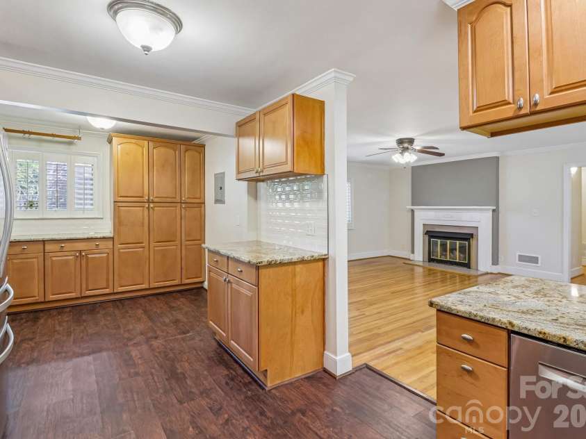 5351 Murrayhill Road, Charlotte, NC 28210.  MLS# CAR4371959, YatesRealty ID 14912. 