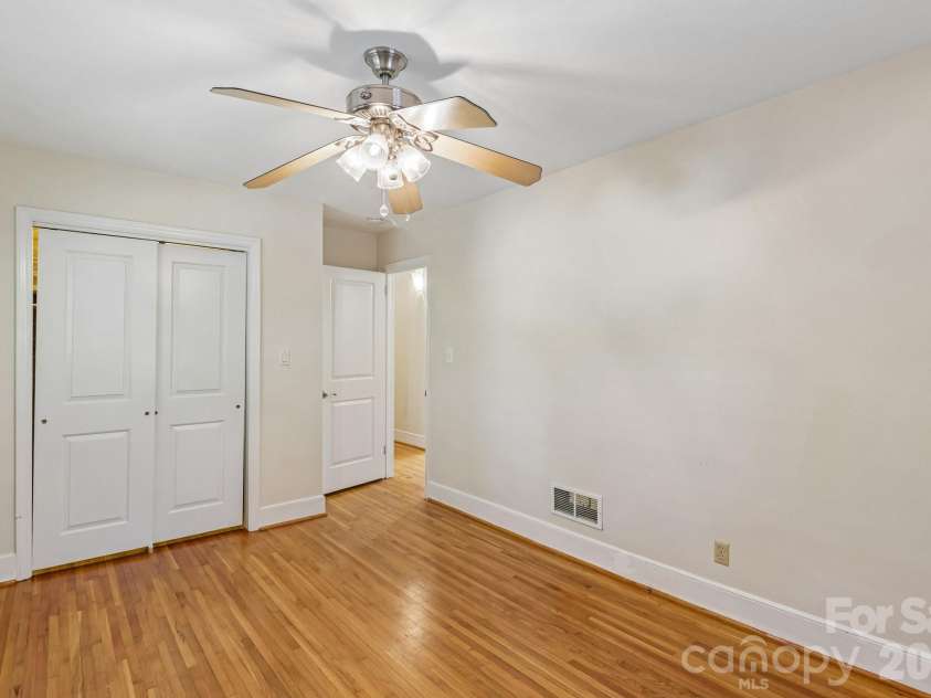 5351 Murrayhill Road, Charlotte, NC 28210.  MLS# CAR4371959, YatesRealty ID 14912. 