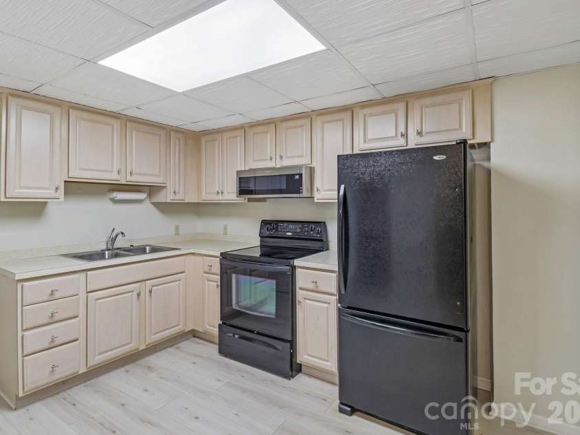 5351 Murrayhill Road, Charlotte, NC 28210.  MLS# CAR4371959, YatesRealty ID 14912. 