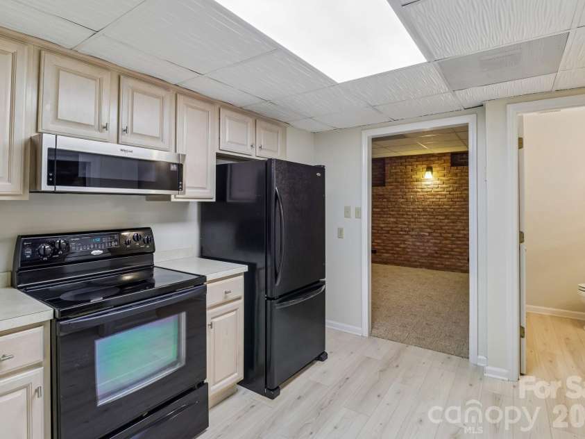 5351 Murrayhill Road, Charlotte, NC 28210.  MLS# CAR4371959, YatesRealty ID 14912. 