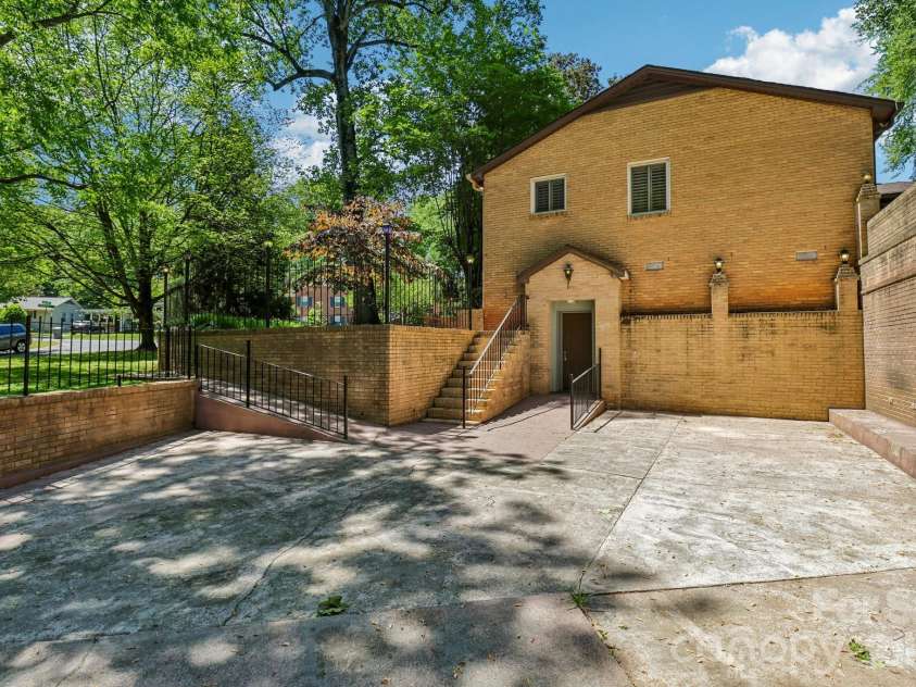 5351 Murrayhill Road, Charlotte, NC 28210.  MLS# CAR4371959, YatesRealty ID 14912. 