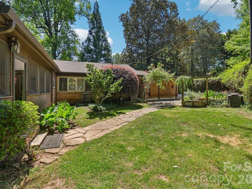 5351 Murrayhill Road, Charlotte, NC 28210.  MLS# CAR4371959, YatesRealty ID 14912. 