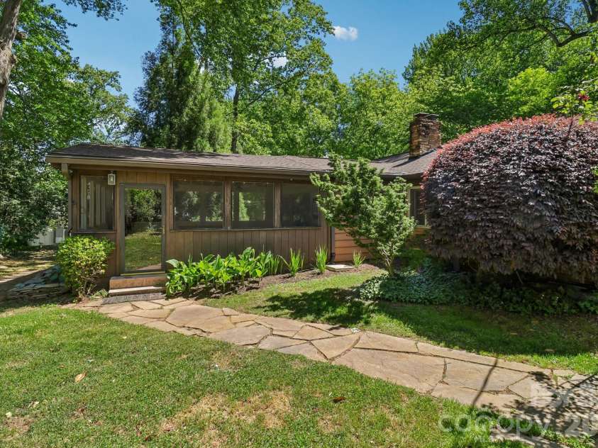 5351 Murrayhill Road, Charlotte, NC 28210.  MLS# CAR4371959, YatesRealty ID 14912. 