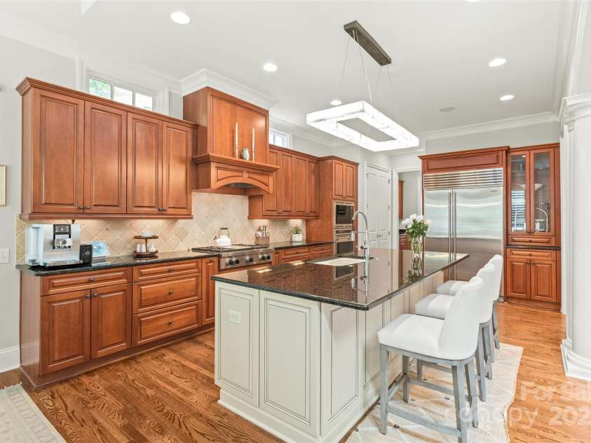 6831 Conservatory Lane, Charlotte, NC 28210.  MLS# CAR4256821, YatesRealty ID 14913. 