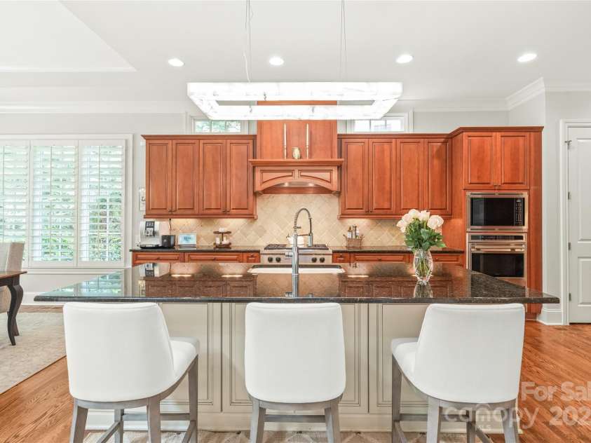 6831 Conservatory Lane, Charlotte, NC 28210.  MLS# CAR4256821, YatesRealty ID 14913. 