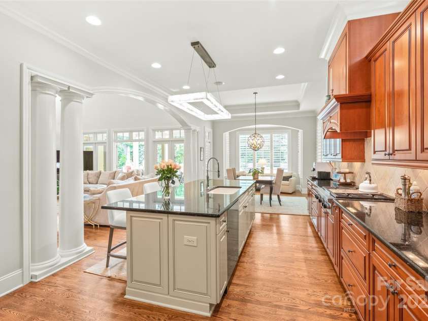 6831 Conservatory Lane, Charlotte, NC 28210.  MLS# CAR4256821, YatesRealty ID 14913. 