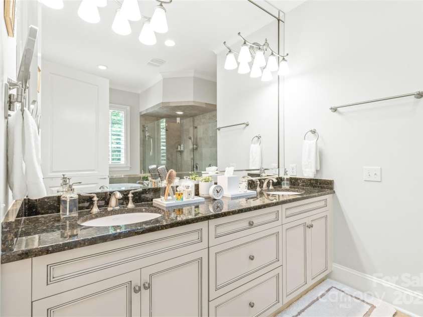 6831 Conservatory Lane, Charlotte, NC 28210.  MLS# CAR4256821, YatesRealty ID 14913. 