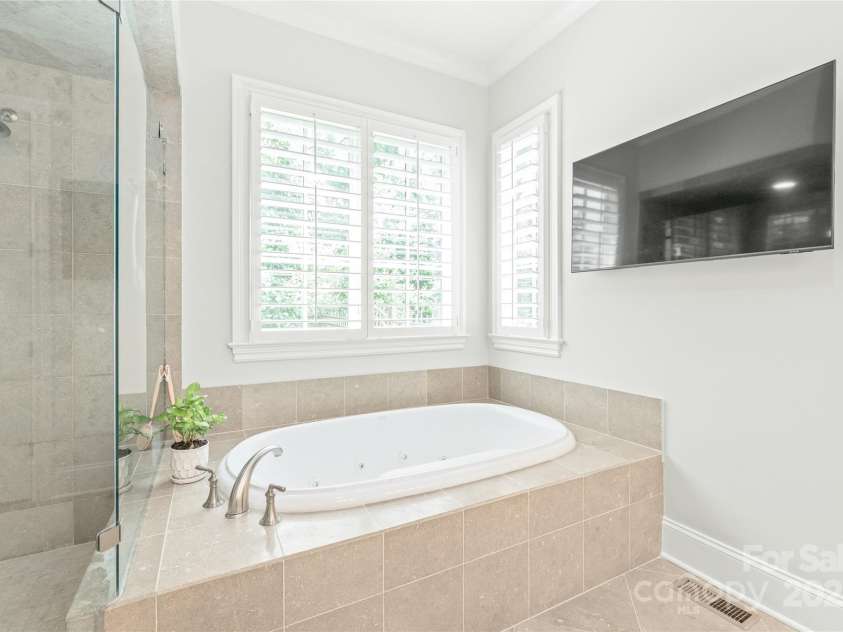 6831 Conservatory Lane, Charlotte, NC 28210.  MLS# CAR4256821, YatesRealty ID 14913. 