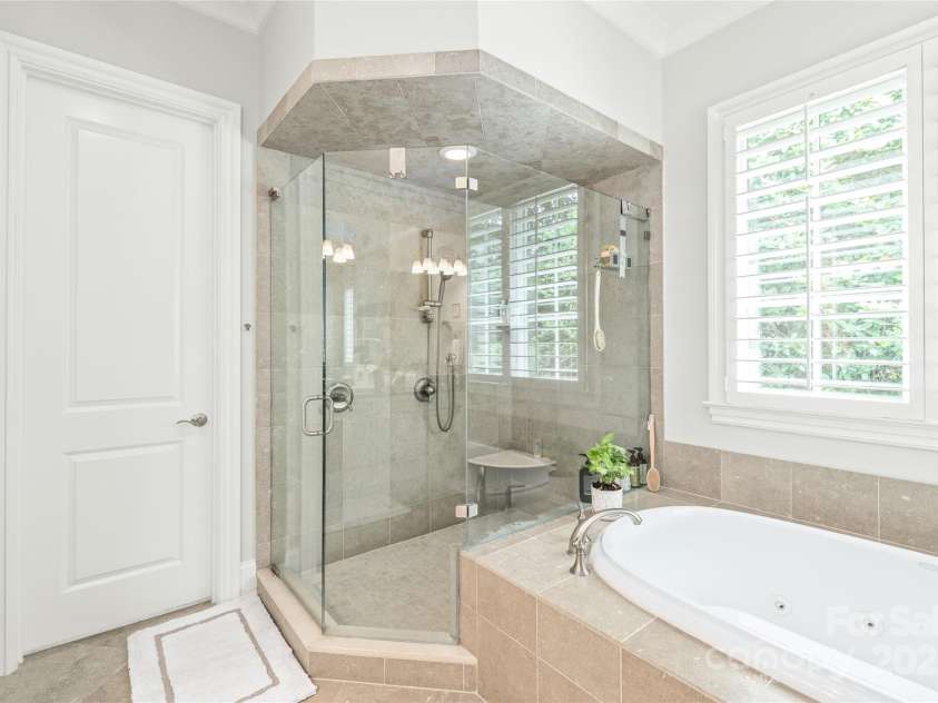 6831 Conservatory Lane, Charlotte, NC 28210.  MLS# CAR4256821, YatesRealty ID 14913. 
