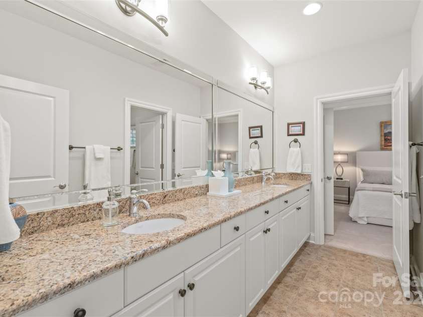 6831 Conservatory Lane, Charlotte, NC 28210.  MLS# CAR4256821, YatesRealty ID 14913. 