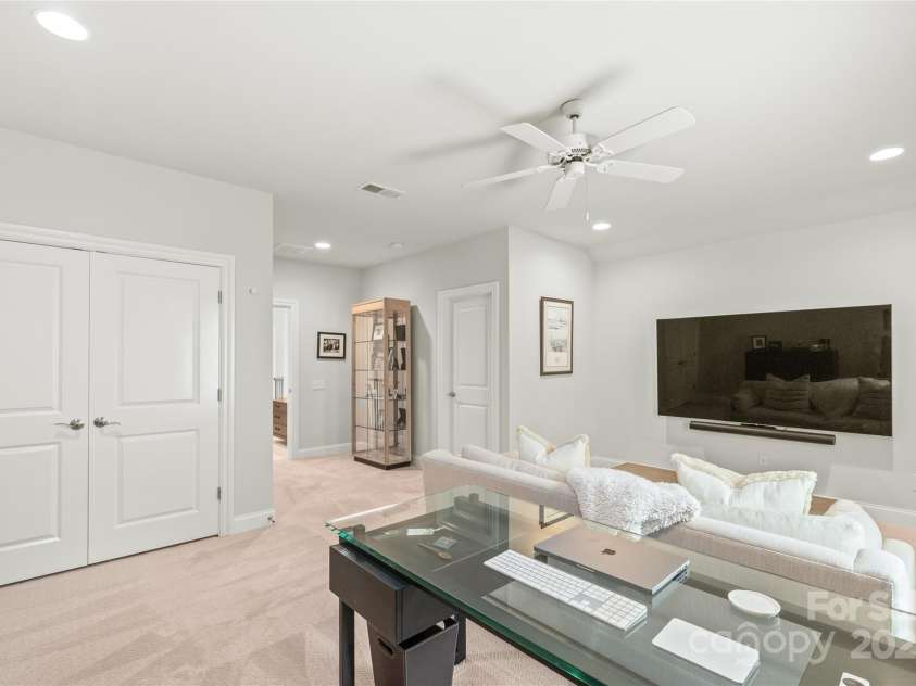 6831 Conservatory Lane, Charlotte, NC 28210.  MLS# CAR4256821, YatesRealty ID 14913. 