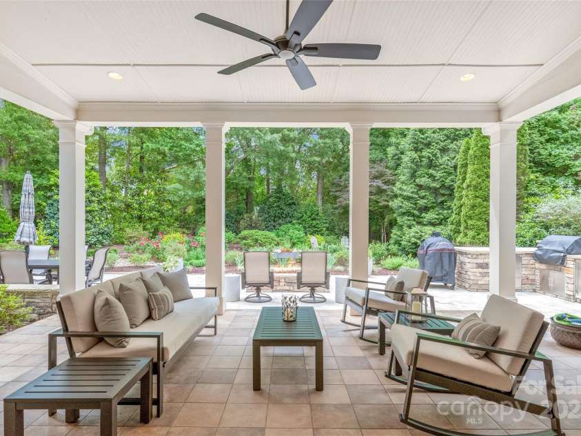 6831 Conservatory Lane, Charlotte, NC 28210.  MLS# CAR4256821, YatesRealty ID 14913. 