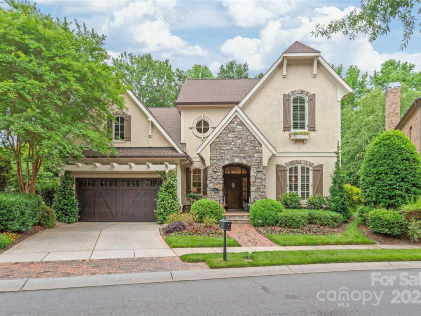 6831 Conservatory Lane, Charlotte, NC 28210.  MLS# CAR4256821, YatesRealty ID 14913. 