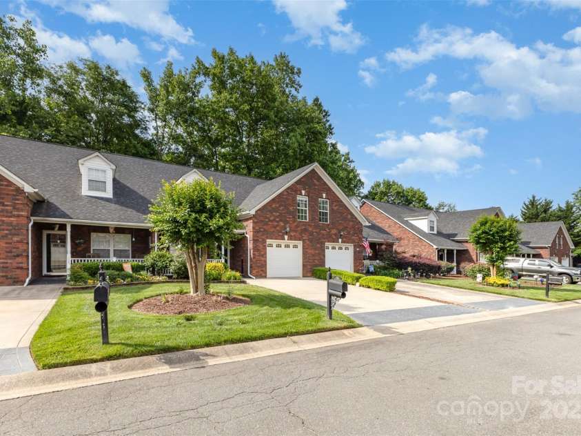 121 Quality Drive, Mount Holly, NC 28120.  MLS# CAR4261152, YatesRealty ID 14916. 