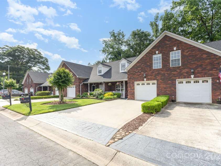 121 Quality Drive, Mount Holly, NC 28120.  MLS# CAR4261152, YatesRealty ID 14916. 