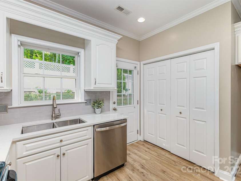 121 Quality Drive, Mount Holly, NC 28120.  MLS# CAR4261152, YatesRealty ID 14916. 