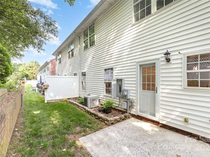 121 Quality Drive, Mount Holly, NC 28120.  MLS# CAR4261152, YatesRealty ID 14916. 