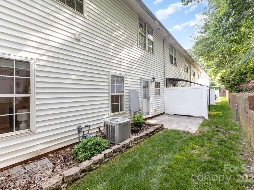 121 Quality Drive, Mount Holly, NC 28120.  MLS# CAR4261152, YatesRealty ID 14916. 