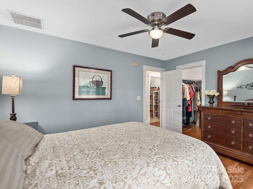 15 Bonnies Lane, Asheville, NC 28803.  MLS# CAR4252426, YatesRealty ID 14917. 