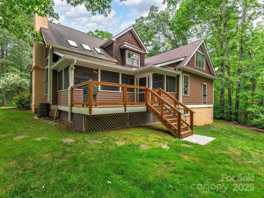 15 Bonnies Lane, Asheville, NC 28803.  MLS# CAR4252426, YatesRealty ID 14917. 