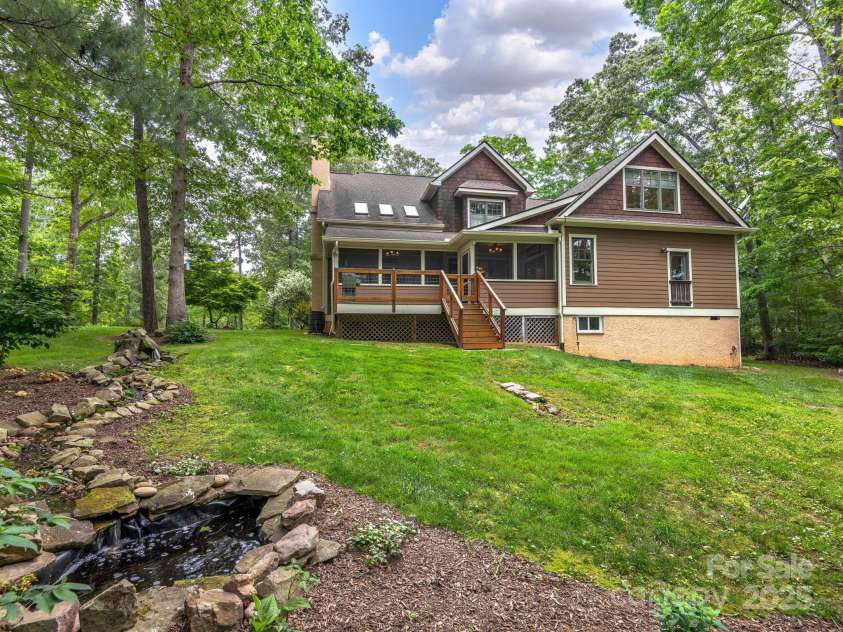 15 Bonnies Lane, Asheville, NC 28803.  MLS# CAR4252426, YatesRealty ID 14917. 