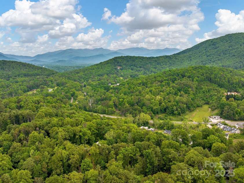 15 Bonnies Lane, Asheville, NC 28803.  MLS# CAR4252426, YatesRealty ID 14917. 
