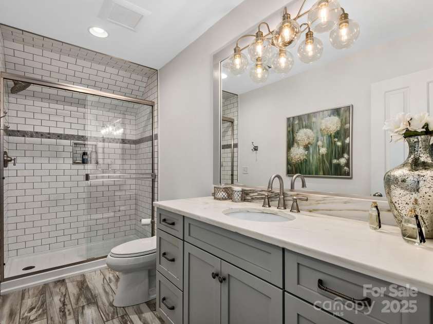 15 Bonnies Lane, Asheville, NC 28803.  MLS# CAR4252426, YatesRealty ID 14917. Upstairs full bathroom accessible to all upstairs bedrooms and craft room.