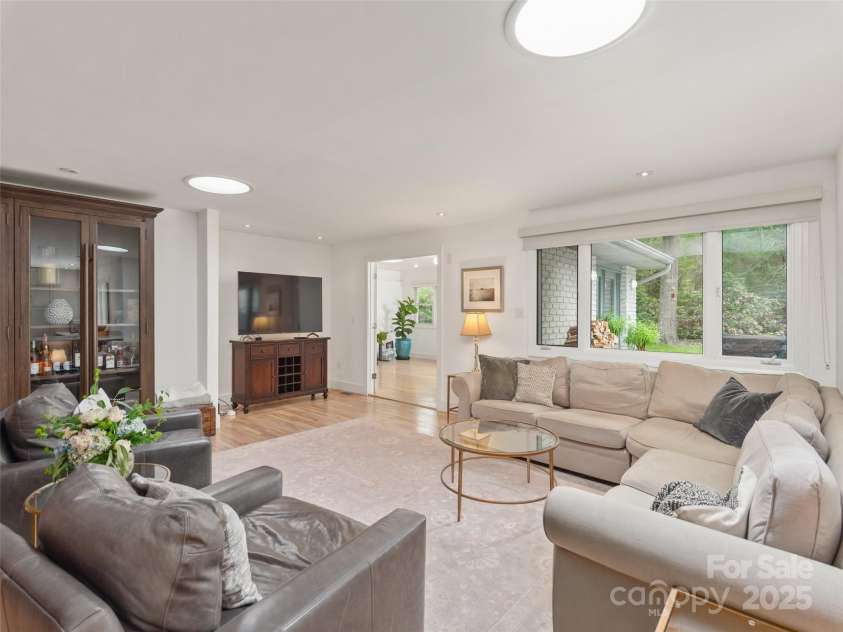 6 Browntown Road, Asheville, NC 28803.  MLS# CAR4262915, YatesRealty ID 14918. Family Room