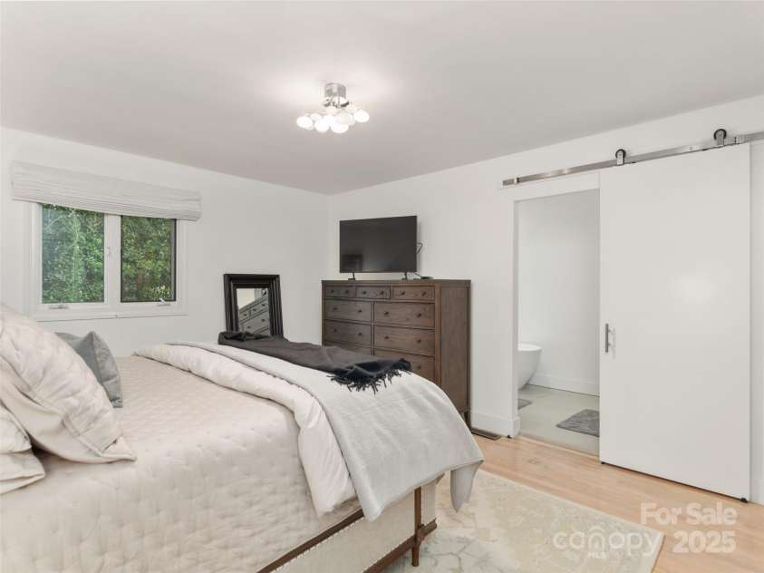 6 Browntown Road, Asheville, NC 28803.  MLS# CAR4262915, YatesRealty ID 14918. Primary Bedroom