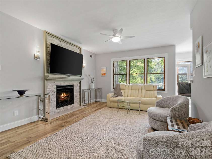 220 Stoney Falls Loop, Burnsville, NC 28714.  MLS# CAR4373084, YatesRealty ID 14919. 