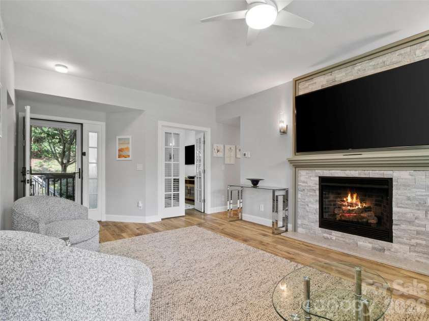 220 Stoney Falls Loop, Burnsville, NC 28714.  MLS# CAR4373084, YatesRealty ID 14919. 