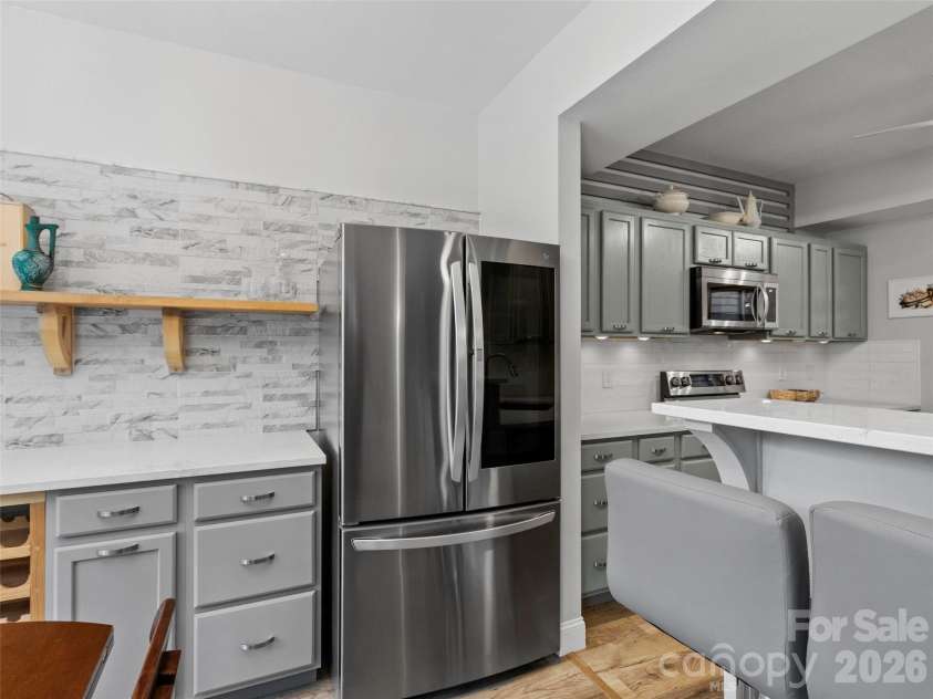 220 Stoney Falls Loop, Burnsville, NC 28714.  MLS# CAR4373084, YatesRealty ID 14919. 