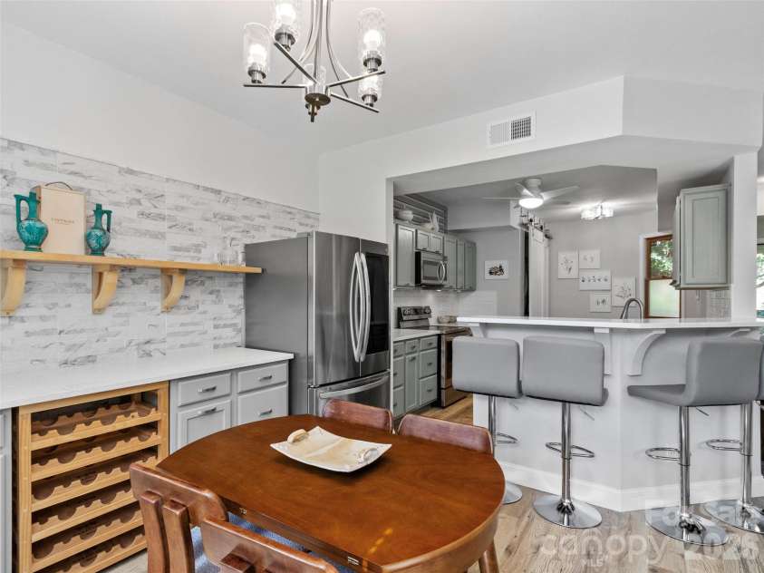 220 Stoney Falls Loop, Burnsville, NC 28714.  MLS# CAR4373084, YatesRealty ID 14919. 