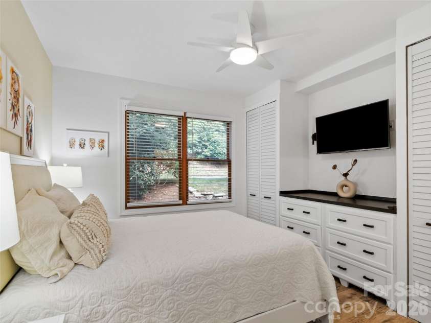 220 Stoney Falls Loop, Burnsville, NC 28714.  MLS# CAR4373084, YatesRealty ID 14919. 