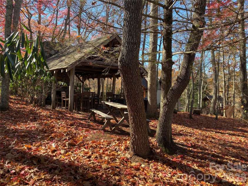 220 Stoney Falls Loop, Burnsville, NC 28714.  MLS# CAR4373084, YatesRealty ID 14919. 
