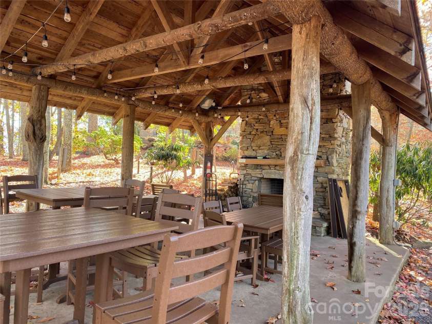 220 Stoney Falls Loop, Burnsville, NC 28714.  MLS# CAR4373084, YatesRealty ID 14919. 